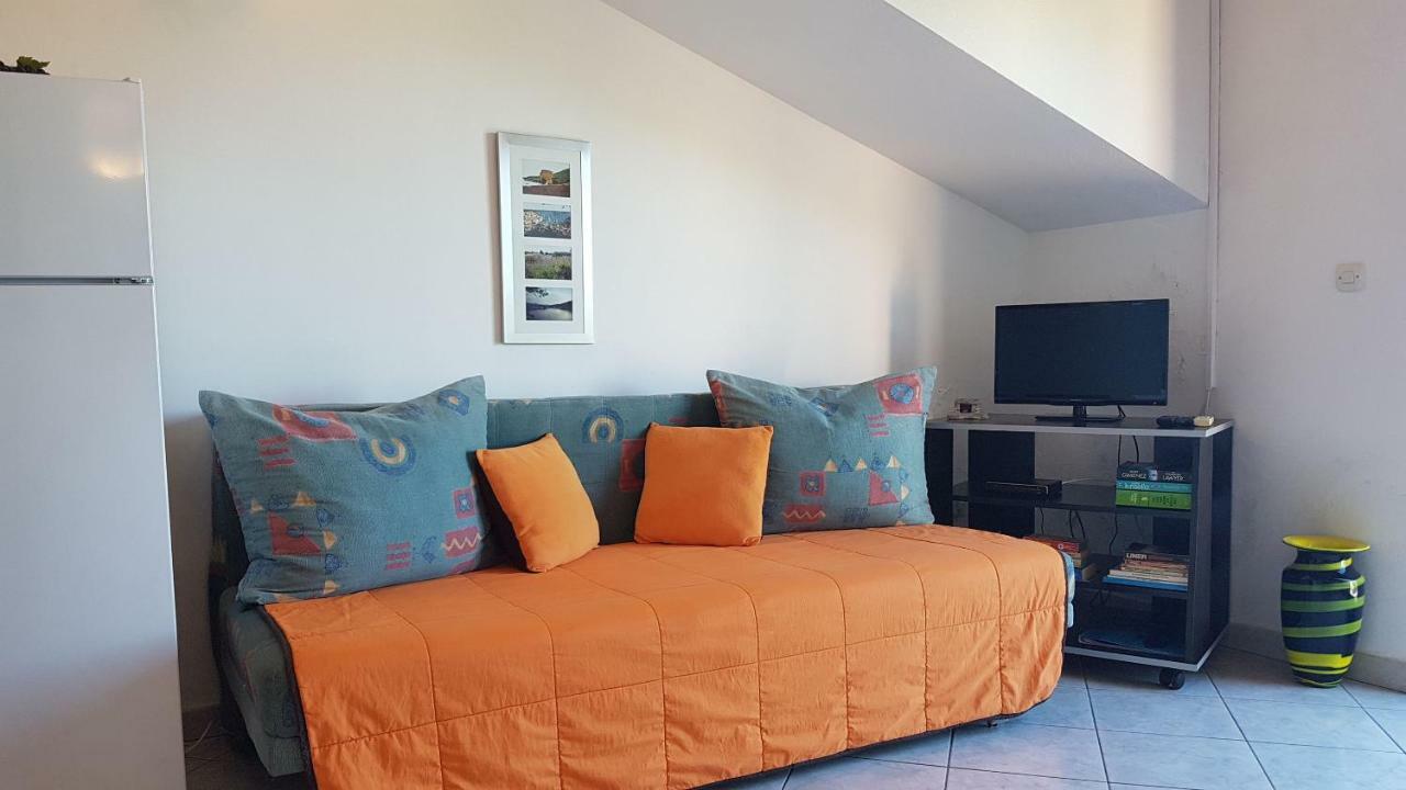 Apartments And Room Caric Jelsa  Esterno foto