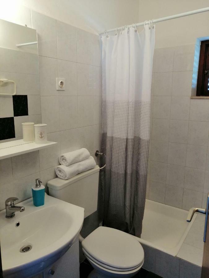 Apartments And Room Caric Jelsa  Esterno foto