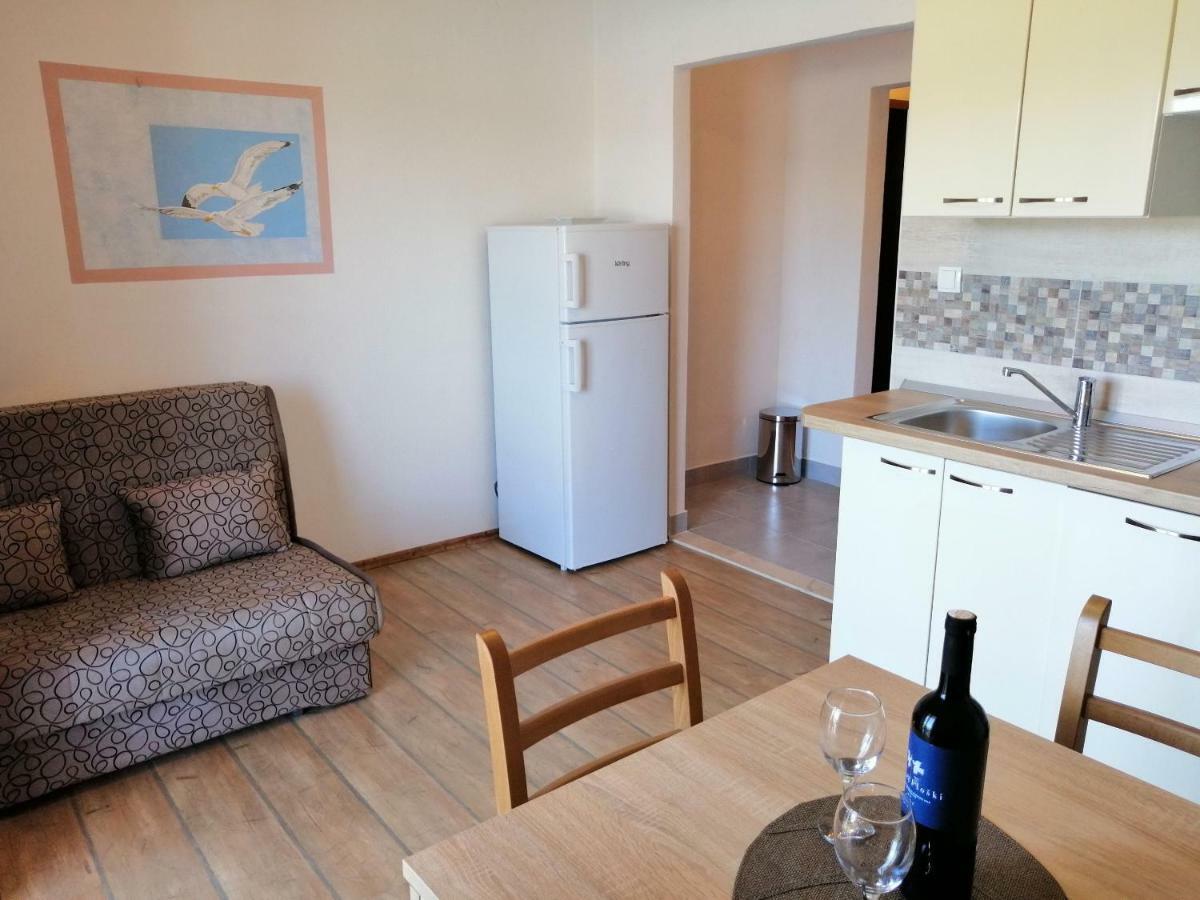 Apartments And Room Caric Jelsa  Esterno foto