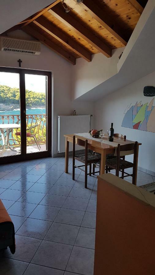 Apartments And Room Caric Jelsa  Esterno foto