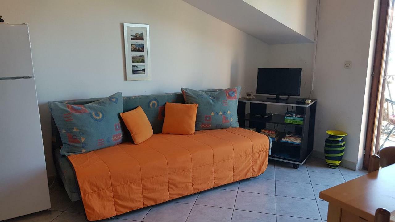 Apartments And Room Caric Jelsa  Esterno foto