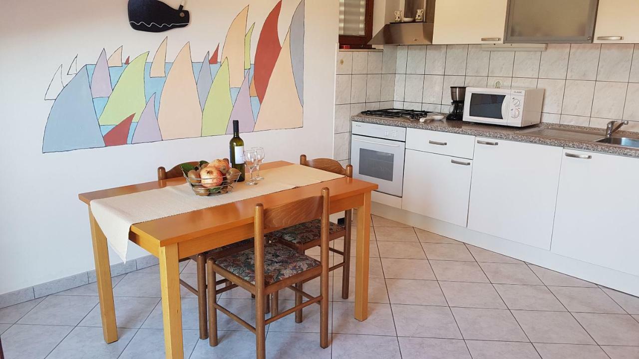 Apartments And Room Caric Jelsa  Esterno foto