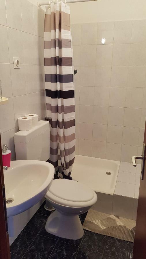 Apartments And Room Caric Jelsa  Esterno foto