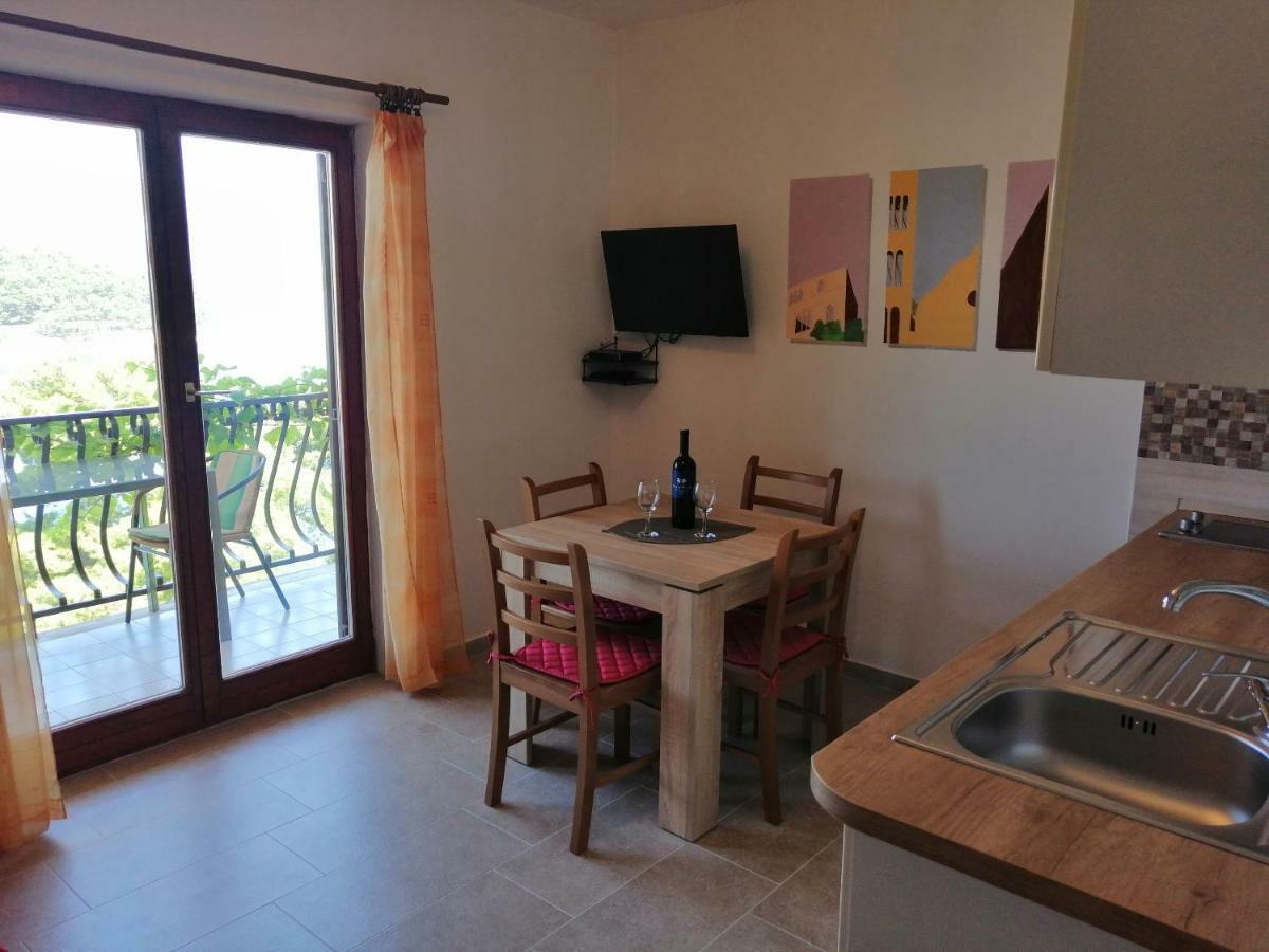 Apartments And Room Caric Jelsa  Esterno foto