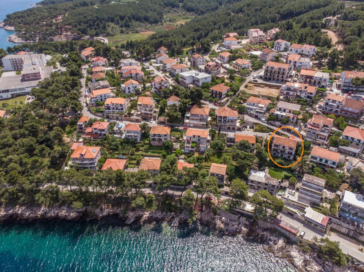Apartments And Room Caric Jelsa  Esterno foto